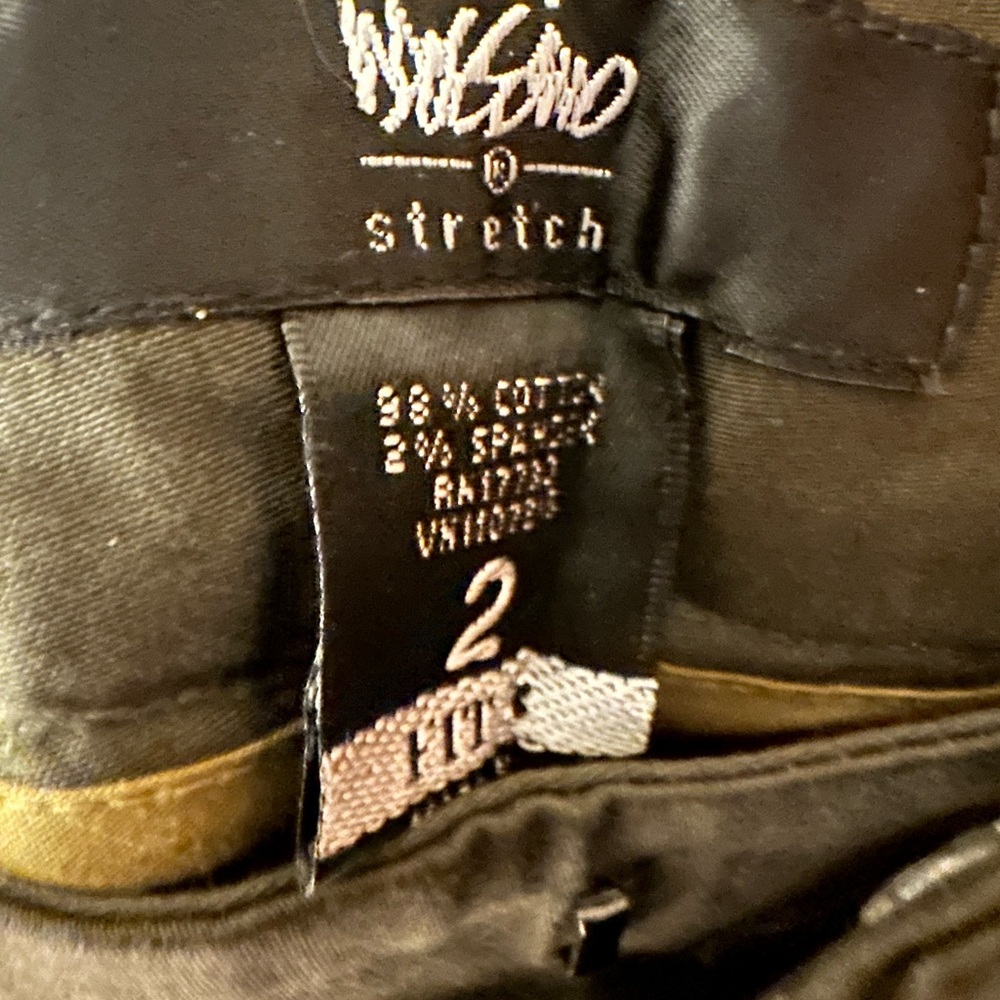 BNWOT Mossimo forest green capri pants